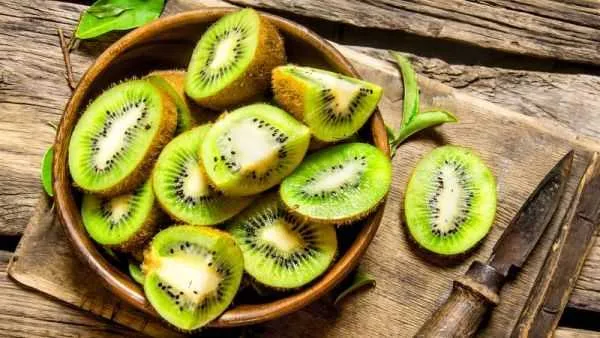 افزایش بی سابقه قیمت کیوی/ تبدیل شدن کیوی از میوه ارزان به کالای لوکس!