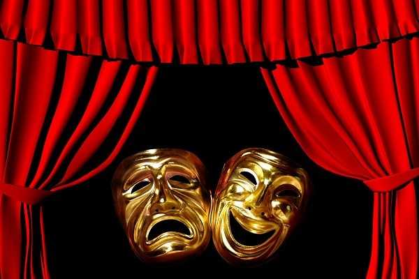 قتل در کاخ، نمایشی روی صحنه تئاتر
