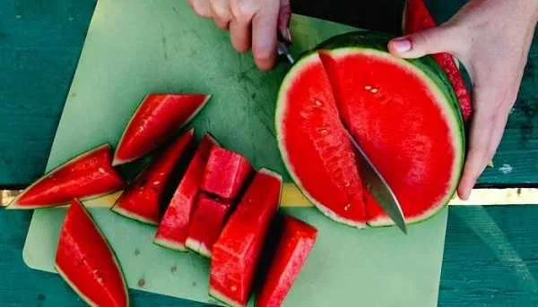 هندوانه را هرگز کنار این غذاها نخورید