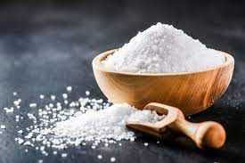 اثر فوق‌العاده نمک برای تمیز کاری آشپزخانه