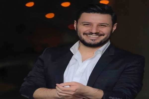جواد عزتی و استایل جنجالی در جشن حافظ / فوق کژوال یا نامناسب؟ / واکنش شبکه‌های اجتماعی و کاربران