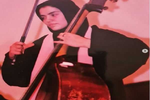 استایل جذاب سپیده خداوردی پشت پیانو | تصویر جدید بازیگر و نوازنده ۴۲ ساله در فضای مجازی / واکنش کاربران به استایل خاص و هنرنمایی پشت ساز + عکس