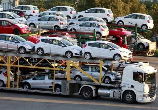 خریداران خودرو دست از خرید کشیده‌اند/ تعلل در واردات خودرو ‌های کارکرده برای بازار خطرناک است