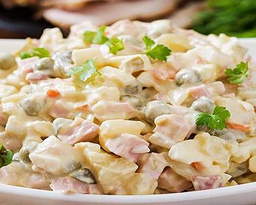 طرز تهیه سالاد الویه خوشمزه و مجلسی با سس مخصوص
