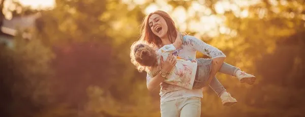 نقش‌ های مادری و تحول آن با تکنولوژی | چگونه تکنولوژی مفهوم مادری را تغییر داده است / چالش‌های مدرن و آینده‌ دیجیتال مادری + چالش‌ ها و آینده به‌هم‌ پیوسته مادری