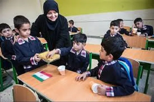 ارتباط با معلم و مدرسه: کلید موفقیت تحصیلی