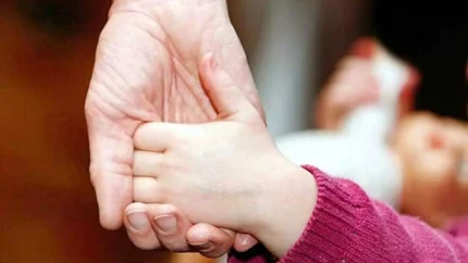 مشکلات کودکان بی&zwnj;سرپرست و چند روش برای کمک به آنها