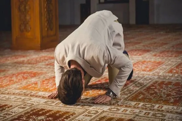 نماز سلمان مخصوص ماه رجب را برای رسیدن به حاجات بخوانید!