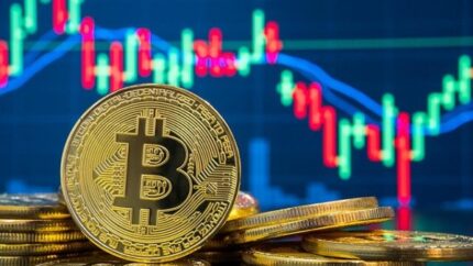 قیمت ارز در ۱۴۰۴ به سوی تعادل یا نوسان بیشتر؟/قیمت ارز در سال ۱۴۰۴ تحت تأثیر عوامل داخلی و خارجی قرار خواهد گرفت