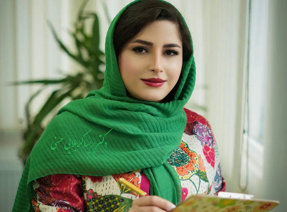 دکتر پریسا کربلایی حسنی؛ تاثیر شبکه‌ های اجتماعی بر عزت نفس کودکان: چالش‌ های دنیای دیجیتال + ارائه راهکارهای عملی برای کاهش تاثیرات منفی شبکه های اجتماعی