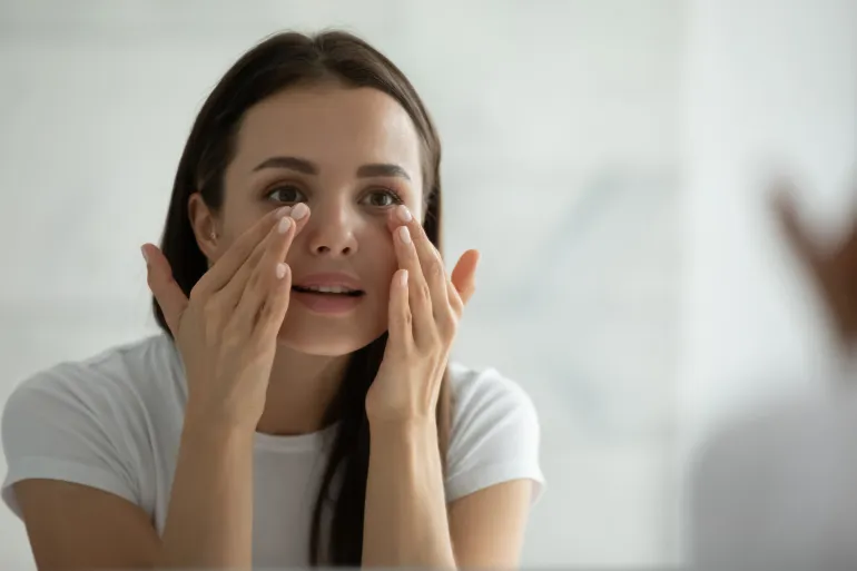 آیا از تیرگی زیر چشم رنج می‌برید؟ کارشناسان زیبایی راهکارهای عملی ارائه می‌دهند