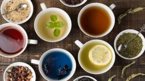 نحوه صحیح نوشیدن چای برای افزایش طول عمر | ۳ کلید اصلی: پایداری در مصرف روزانه، ترکیب با ورزش و انتخاب چای کم‌تخمیر (سبز و سفید) / طبق جدیدترین مطالعات ۲۰۲۶، مصرف منظم ۳ فنجان چای در روز تا ۱۳ درصد خطر مرگ را کاهش می‌دهد