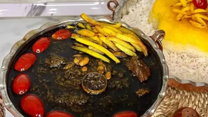 خورشت جعفری مجلسی | راز خوش عطر شدن خورشت جعفری با گوشت / ترکیب جعفری تازه و گوشت گوسفندی، طعمی بی نظیر در سفره پاییزی