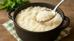 بازار کالاهای اساسی در آرامش؛ قیمت برنج و حبوبات کاهش یافت | رئیس اتحادیه بنکداران: کالاها به وفور موجود است و کمبودی در توزیع نداریم / قیمت برنج طارم هاشمی ۳.۹ تا ۴.۴ میلیون تومان، عدس یک میلیون و ۵۸۰ هزار تومان + جدول قیمت‌ها