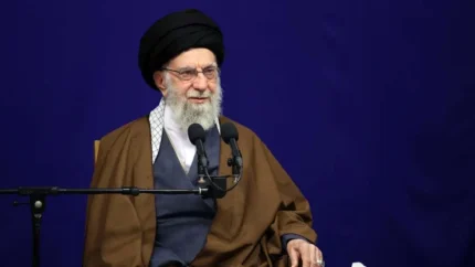 تصاویر دیدار والدین شهید نصرالله با رهبر انقلاب فاش شد: لحظه‌ای تاریخی از پیوند ایران و مقاومت لبنان / راز دیدار پدر و مادر سیدحسن نصرالله با رهبر معظم انقلاب: انتشار عکس‌های معنادار پس از درگذشت پدرشان