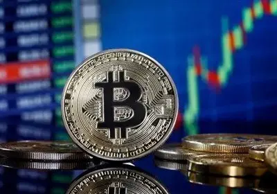 علت خروج بیت‌کوین از جمع ۱۰ دارایی برتر جهان | سقوط ارزش بازار به ۱.۴۵ تریلیون دلار و جایگاه سیزدهم / هفت غول فناوری و طلا، ارز دیجیتال را کنار زدند + جزئیات خروج سرمایه ۷.۳ میلیارد دلاری از ETFها