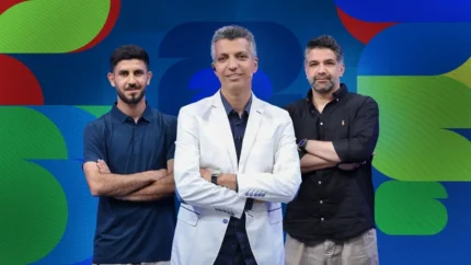 غافلگیری بزرگ در شب نمایش «سیصد» / عکس یادگاری عادل فردوسی‌پور با مهمان ویژه‎اش در پشت صحنه / بهرام رادان در کنار سلطان فوتبال ایران