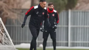 پرسپولیس در آستانه تکمیل کادرفنی | امیلیو آلوارز، مربی دروازه بان های پرسپولیس با سابقه منچستریونایتد به تمرینات اضافه شد / بازگشت به تهران پس از پایان بحران؛ اوسمار و لوسادا در راه + جزئیات