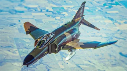 تحول هوانوردی دریایی با F-4 Phantom II | انقلابی در نبرد هوایی: از درگیری‌های نزدیک به شکار با موشک در دوربرد / جنگنده‌ای که برای رهگیری طراحی شد اما به یک بمب‌افکن تمام‌عیار تبدیل شد + رکوردشکنی ۱۶ گانه در ۲۸ ماه