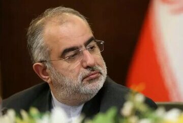 کنایه توئیتری آشنا به آمریکایی‌ها/ هرمز به اپستین باخت نمی‌ دهد