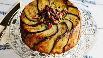 طرز تهیه ته چین غوره بادمجان / خوشمزه ترین پلو مخلوط تابستانی با دستور پخت مرحله به مرحله / راز خوش طعم شدن ته چین غوره بادمجان خانگی