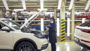 بازار داغ خودروهای مونتاژی | دردسر جدید برای خودروسازان؛ لغو مجوز تولید ۶ مدل با ارزبری بالا و داخلی‌سازی زیر ۳۰ درصد / وزارت صمت خط قرمز کشید؛ توقف تولید خودروهای با عمق ساخت داخل پایین؛ تکلیف خریداران و بازار چه می‌شود؟