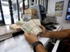 بازار ارز و نرخ دینار عراق ۱۱ تیر ۱۴۰۵ | هر دینار عراق ۱۳۱ تومان؛ نوسان ۴.۶ تومانی نسبت به هفته گذشته / افزایش ۱۱۸ درصدی در یک سال؛ بالاترین نرخ ۱۴۴.۵ تومان در ۶ ماه اخیر + جدول تغییرات