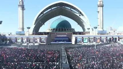 مراسم شب وداع با رهبر شهید تا نماز صبح ادامه دارد | ویژه‌برنامه از ساعت ۲۱ شنبه ۱۳ تیر در مصلای تهران / پیکرهای مطهر تا ساعت ۲۰ یکشنبه در مصلی می‌ماند؛ نماز بر پیکر رأس ساعت ۸ صبح یکشنبه اقامه می‌شود