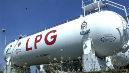 خبر فوری انرژی | LPG؛ سوخت پاک‌تر و ارزان‌تر از بنزین اما در بن‌بست زیرساخت‌ها؛ چرا خودروهای گازسوز جهان به ایران نرسیدند؟ / مزایای ۵۰ درصدی کپسول‌های آبی در برابر باک بنزین؛ تنها ۲۵۰ جایگاه سوخت برای ۱۰ میلیون خودروی دوگانه‌سوز