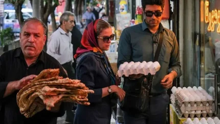بررسی هزینه سبد غذایی خانوار و فشار معیشتی / چند درصد حقوق کارگران صرف خرید مواد غذایی می‌شود؟ جزئیات سهم خوراکی‌ها از درآمد / هزینه خوراک در سبد خانوار؛ سهم غذا از دستمزد ایرانی‌ها چقدر شده است؟
