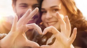 چرا بعضی زوج‌ها کمتر احساس تنهایی می‌کنند؟ / رفتارهای ساده زوج‌های موفق برای حفظ ارتباط / کلید یک رابطه صمیمی چیست؟