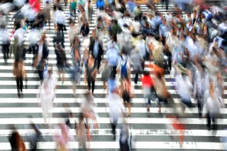 جنون دنیای مدرن؛ آیا زندگی امروز بیش از ظرفیت ذهن ماست؟