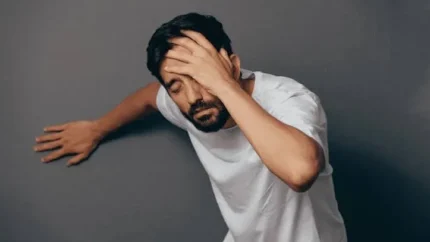 بهترین درمان فوری سرگیجه چیست؟ روش‌های کاهش سرگیجه در خانه، علت‌ها و علائم هشدار
